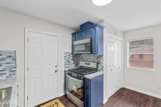 Building Photo - 308 Oregon Ave