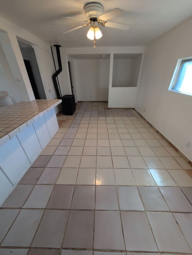 Building Photo - 2 Bedroom 1 Bath- House