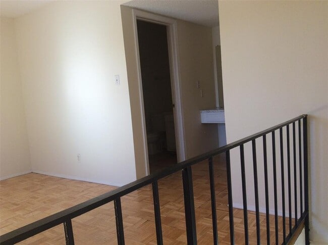 Building Photo - 1833 Wooten Park Dr