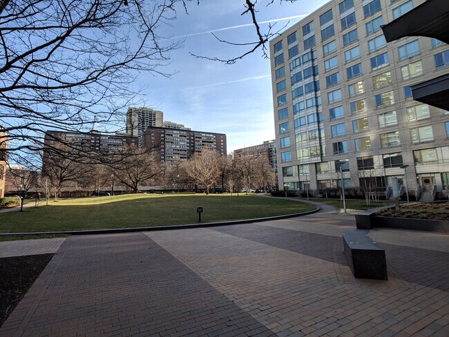 Building Photo - 175 Blossom St