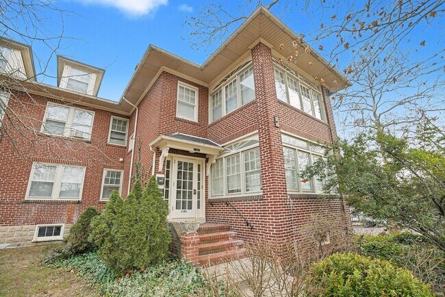 Primary Photo - Rambler