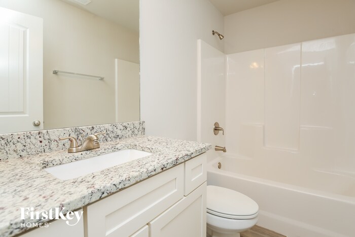 Building Photo - 2375 Belaire Dr