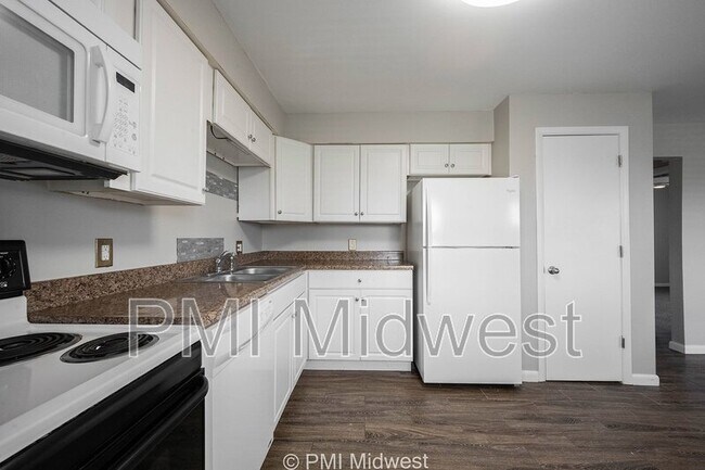 Building Photo - 140 Maple Park Dr