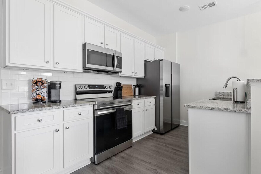 Building Photo - 739 Jacobs Millpond Rd