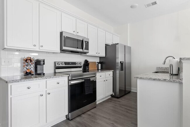 Building Photo - 739 Jacobs Millpond Rd