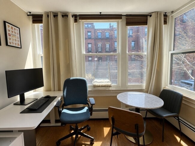 Building Photo - 315 Beacon St
