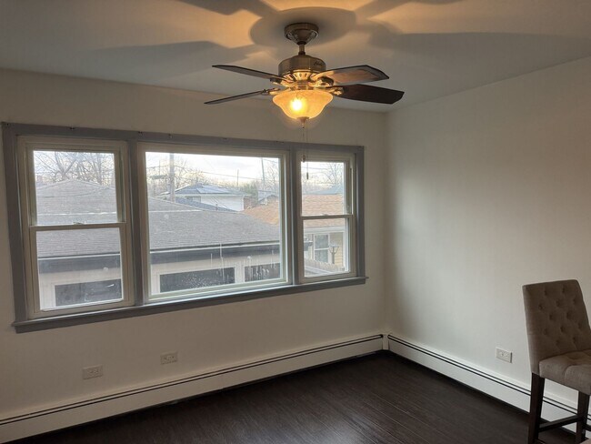 Building Photo - 15214 Woodlawn Ave