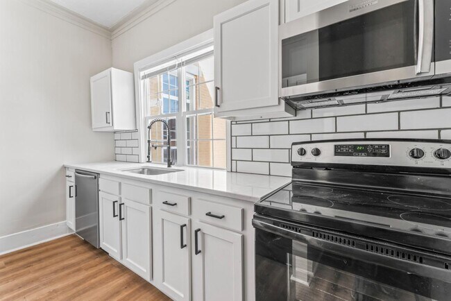 Building Photo - 621 E Main St