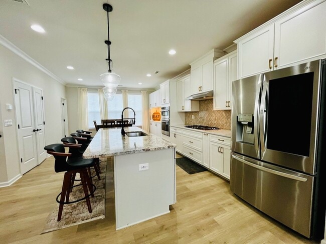 Building Photo - Beautiful 4BR Townhouse in Ballantyne