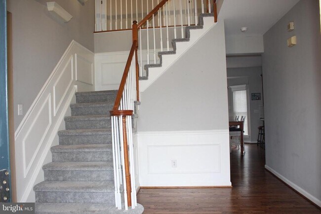 Building Photo - 176 S Patricia Dr