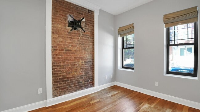 Building Photo - 717 Adams St