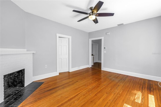 Building Photo - 116 16th Ave SE