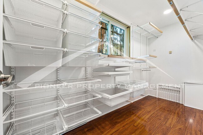 Building Photo - Charming Updated home with Garage and Cent...