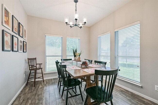 Building Photo - 3602 Pine Stream Dr