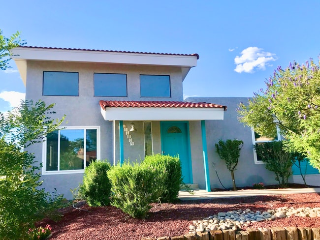 Building Photo - Complete Remodel In Highly Desirable NE He...