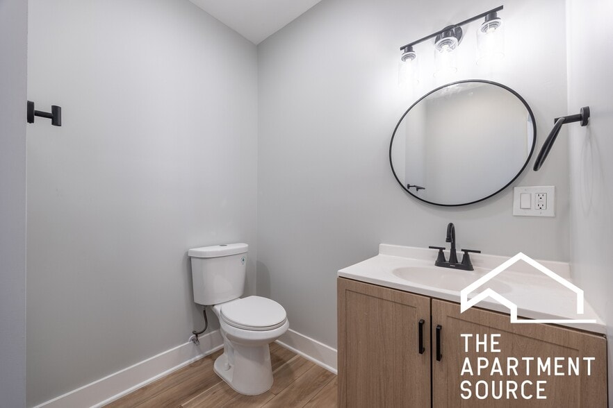 Building Photo - 6148 N Francisco Ave