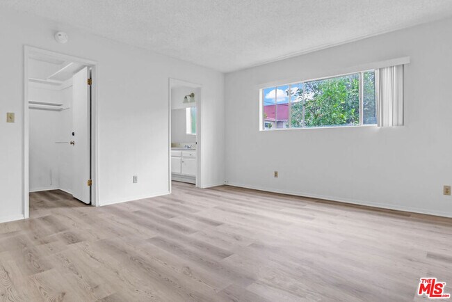 Building Photo - 732 Lorraine Blvd