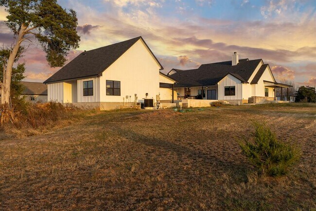Building Photo - 479 Brown Rd