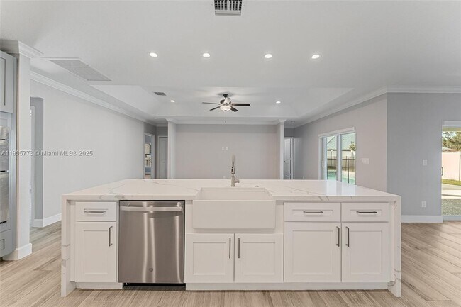 Building Photo - 4609 SW Pearl St