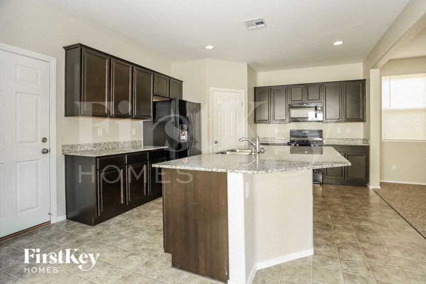 Building Photo - 4056 Little Bay Ave