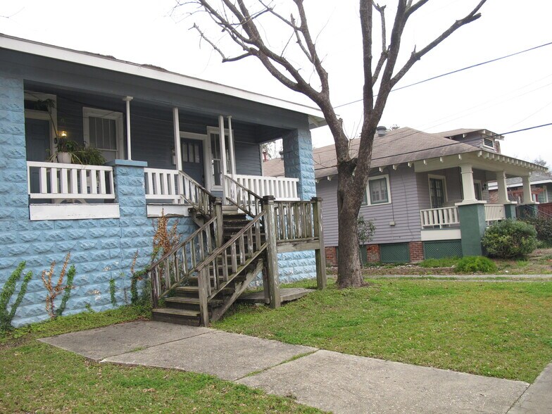 Building Photo - 2019 Oleander St