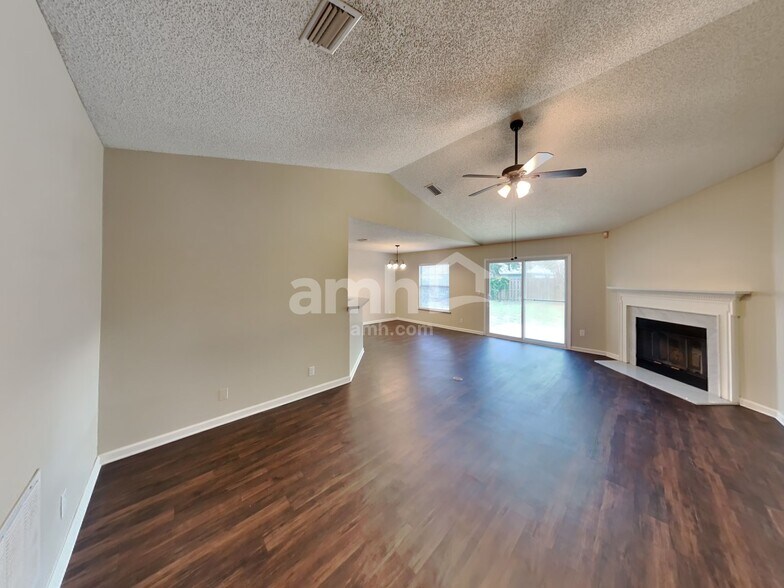 Building Photo - 12612 Ashglen Dr N