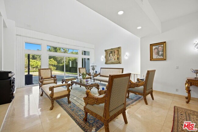 Building Photo - 2846 Royston Pl