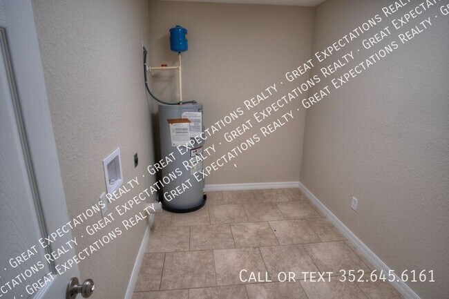 Building Photo - 7841 SW 128th Pl