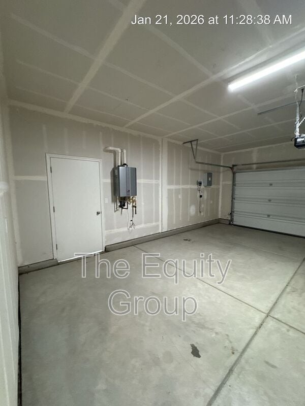 Building Photo - 1829 W Prescott Ave