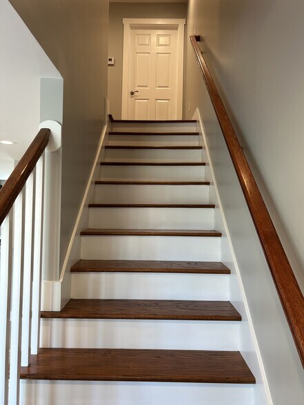 Building Photo - 2611 Lakevilla Dr