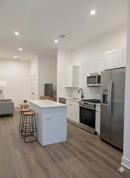 Building Photo - The Ayla