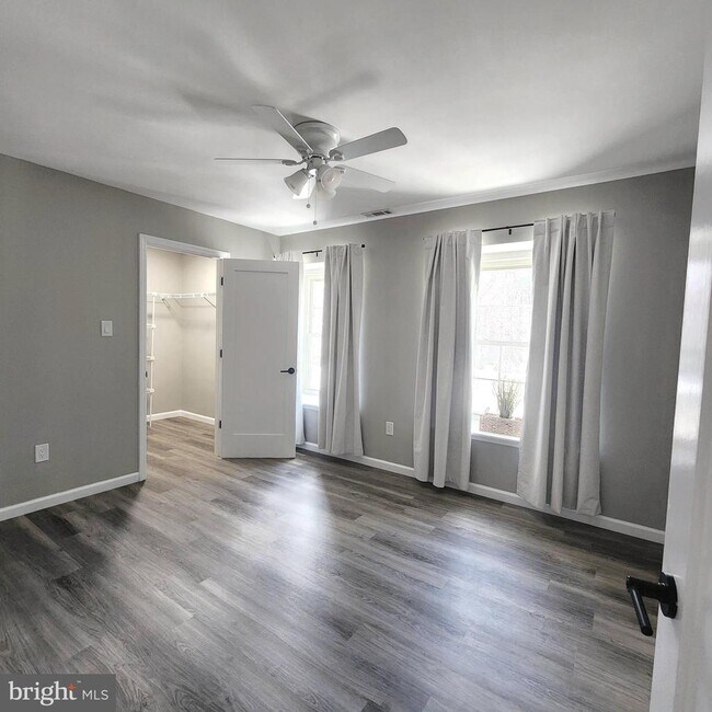 Building Photo - 16 Pickwick Pl