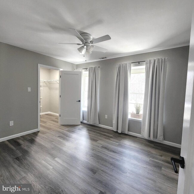 Building Photo - 16 Pickwick Pl