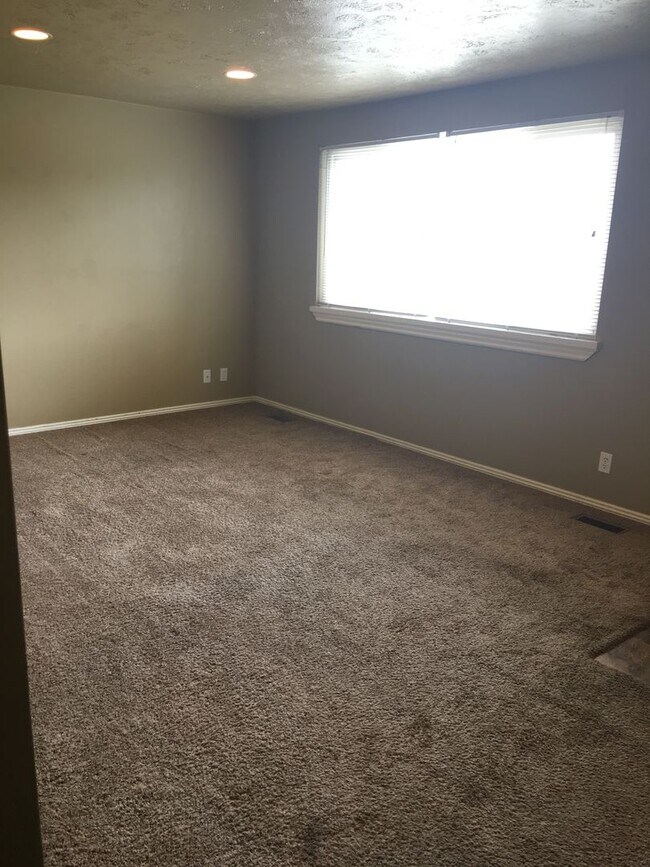 Building Photo - 6046 S 4000 W