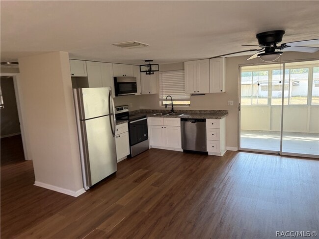 Building Photo - 7 N Jackson St