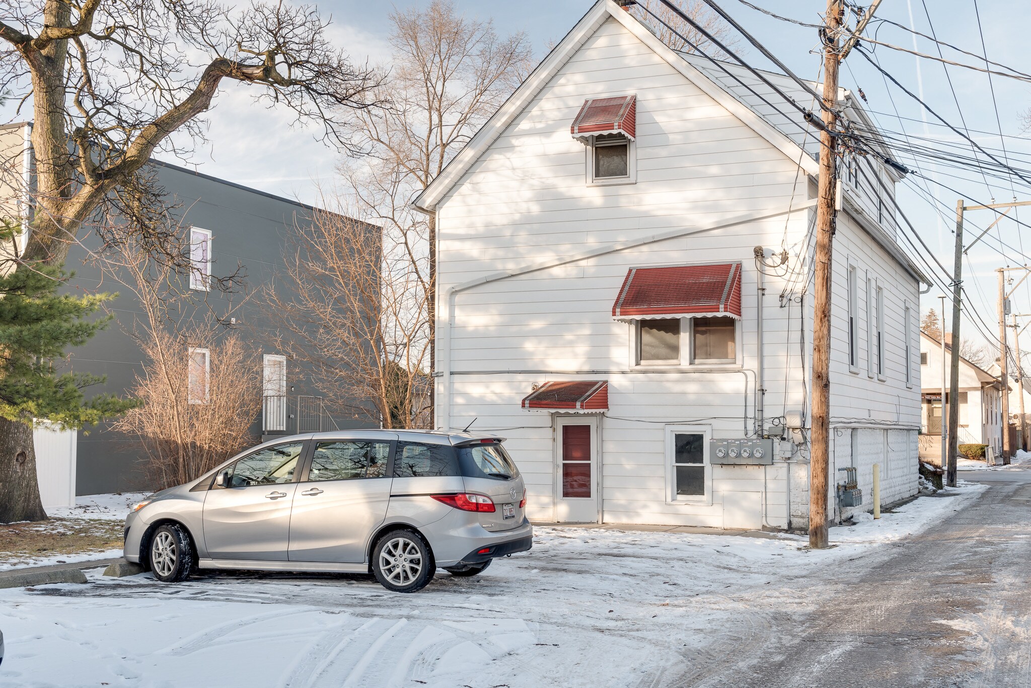 Building Photo - 812 Beloit Ave
