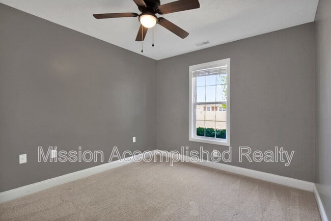 Building Photo - 304 Hawthorn Dr