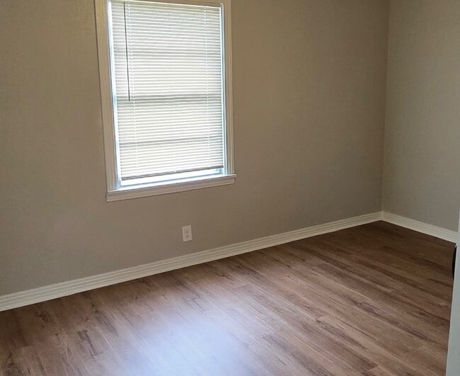 Building Photo - 510 Meggs St