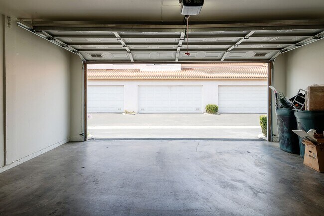Building Photo - Rancho del Mar Townhomes Near the Temecula...