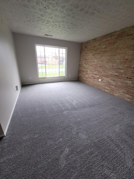 Building Photo - 1105 W Maple St NW