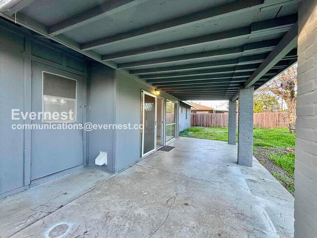 Building Photo - 28848 Del Monte Dr