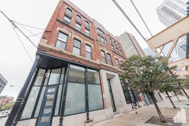 Building Photo - 630 W Lake St