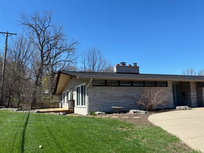 Building Photo - Available NOW! Gorgeous 3BR/2 BA Unit in Hastings!
