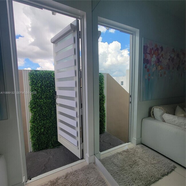 Building Photo - 10435 NW 66th St