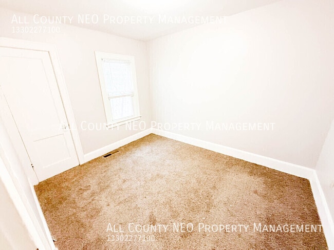 Building Photo - 451 Lucy St