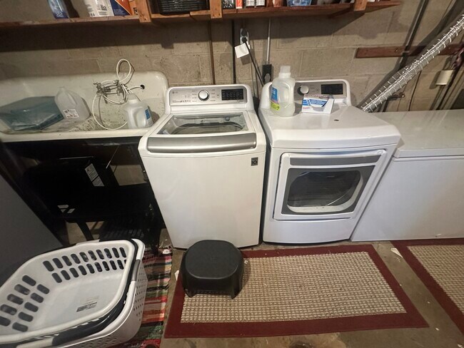 Building Photo - 397 W 4th St