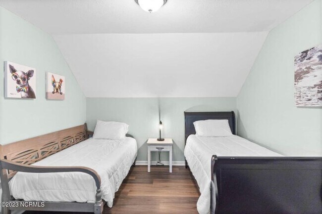 Building Photo - Fully Furnished Single Family Home - Long ...