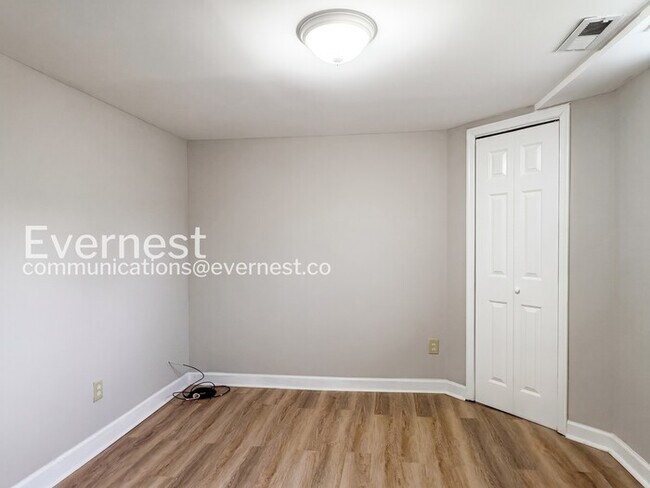 Building Photo - 1408 Cedarcroft Rd