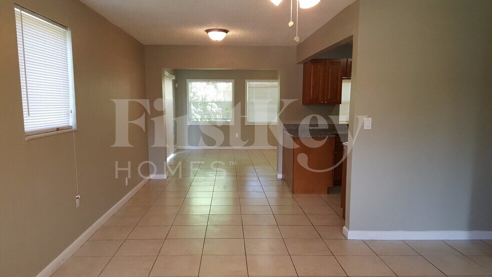 Building Photo - 5970 NW 42nd Terrace