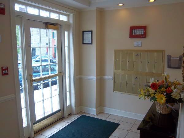 Building Photo - 510 S Ann St